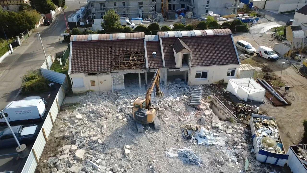 Chantier en cours &agrave; M&eacute;zi&egrave;res-sur-Seine (78)