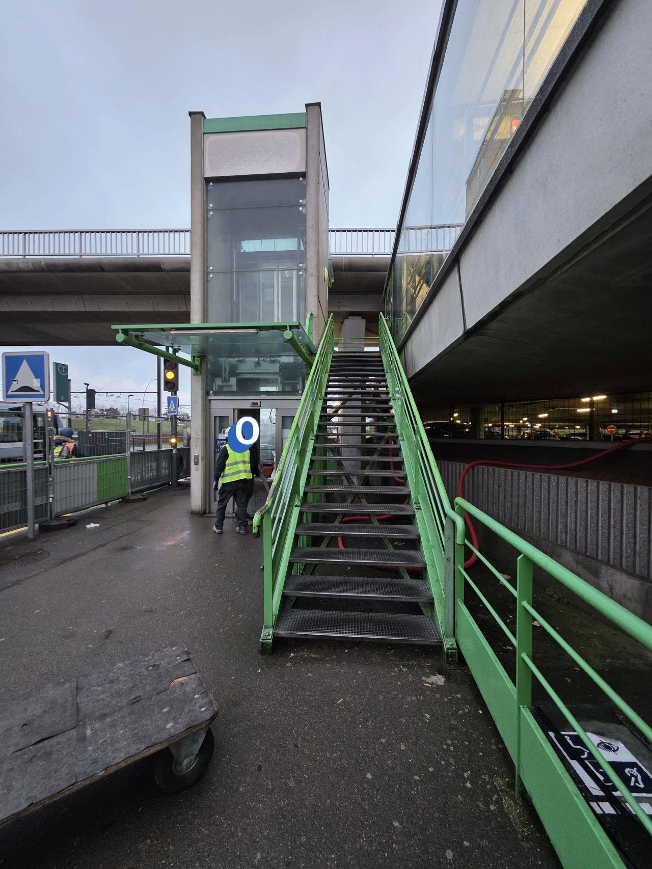 🌙 Démolition d’une cage d’ascenseur – Intervention de nuit à Orly