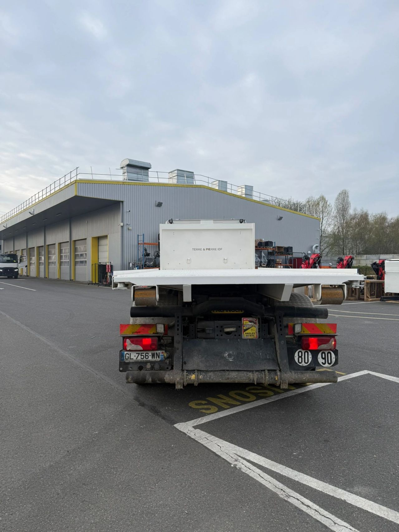 🚛 Notre nouveau plateau est arriv&eacute; pour renforcer notre 8x4 ampliroll !