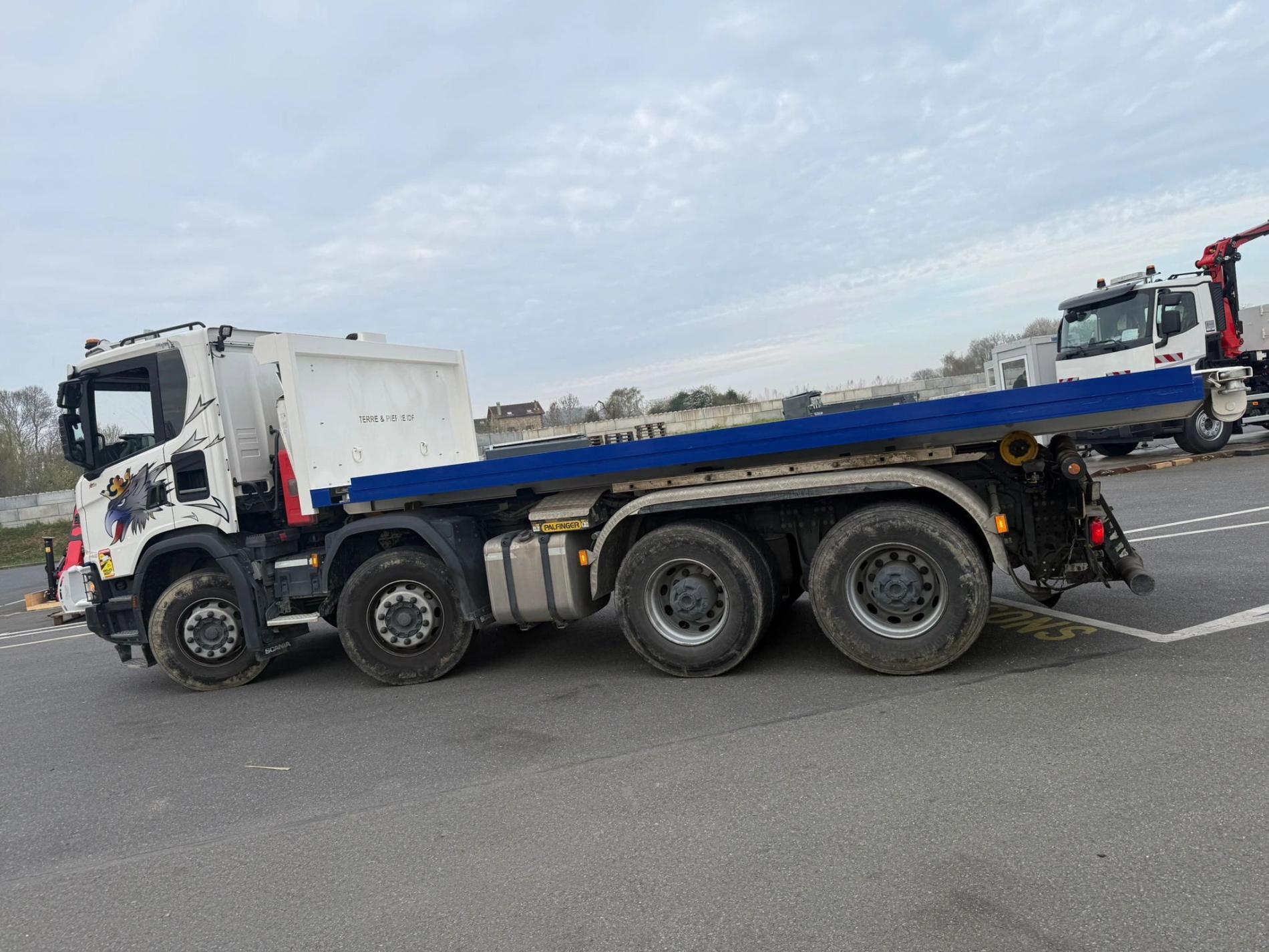 🚛 Notre nouveau plateau est arriv&eacute; pour renforcer notre 8x4 ampliroll !
